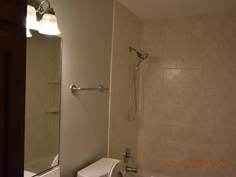 Second hallway full bath
