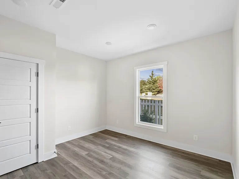 650 Melville Dr — Photo 12