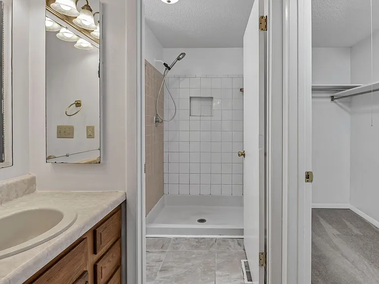 220 N Donar Dr — Photo 28