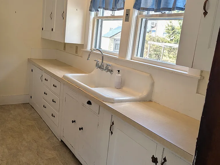 15 Manley St #1 — Photo 3