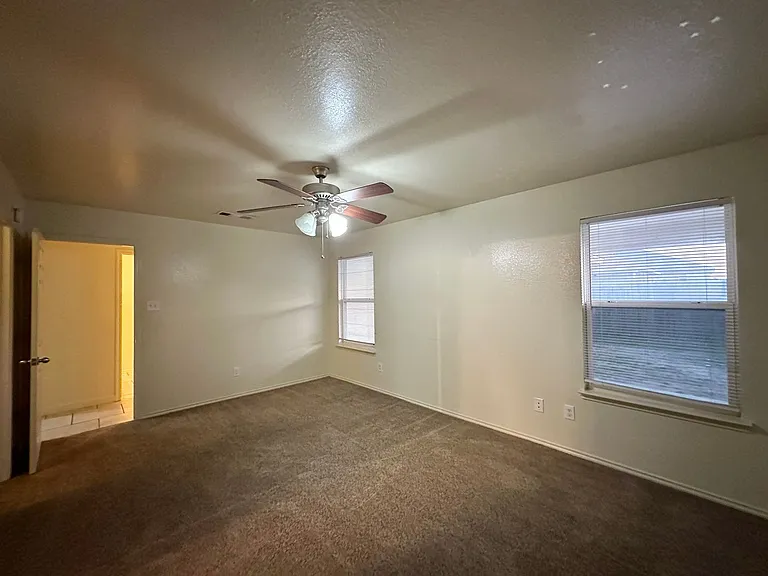 2403 Lavender Ln — Photo 24