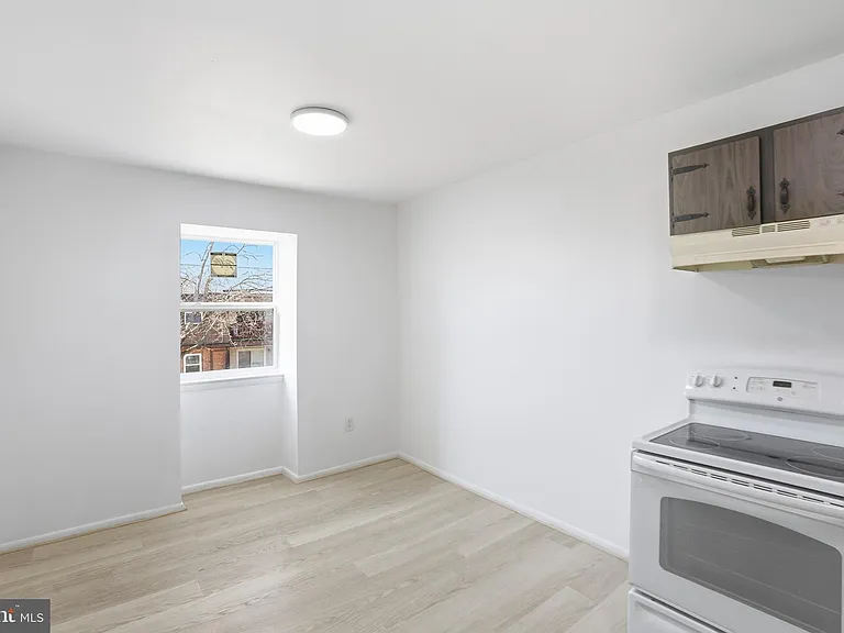 1242 Liberte Ct — Photo 14