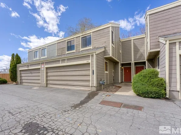 943 Adrian Way, Sparks, NV 89431