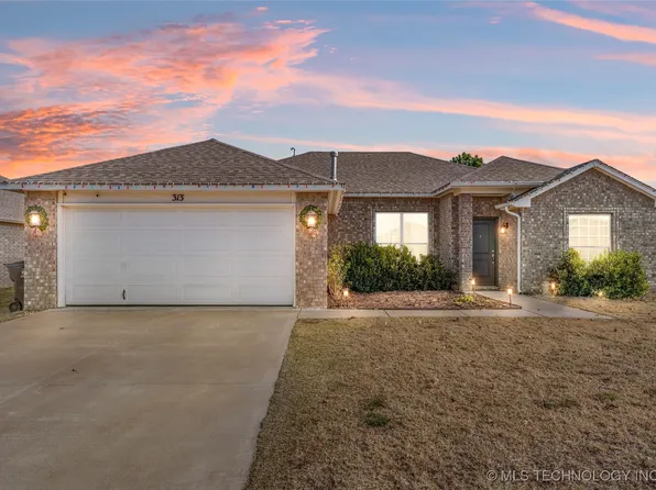 313 S 48th Ct, Broken Arrow, OK 74014
