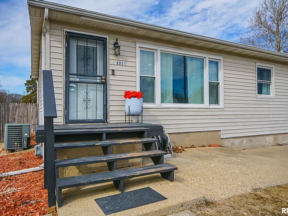 2nd image of 221 N Stewart St