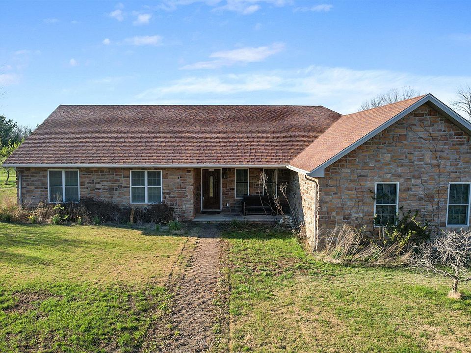 1st image of 450 Spring Hill Ln