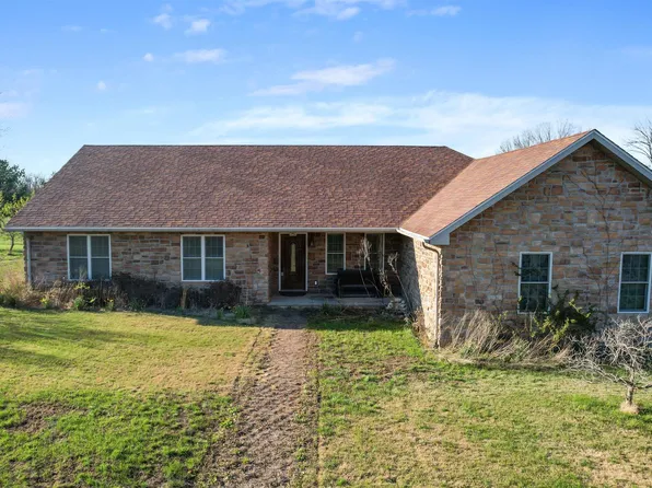 450 Spring Hill Ln, Cobden, IL 62920