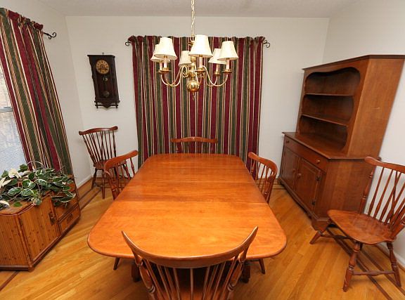 4th image of 103 Stacey Ct