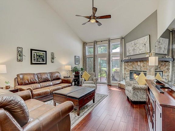 4th image of S75W17721 Harbor Cir #E