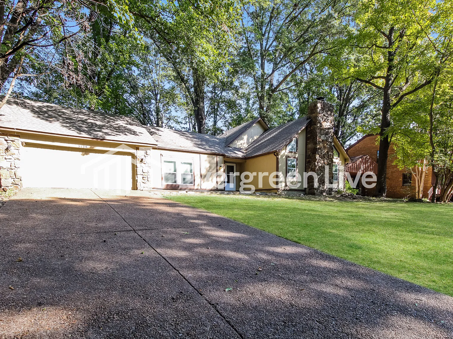 4 bed, 3.0 bath, 2325 sqft, $1,595 — Photo 3