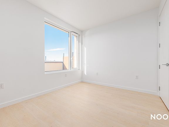3rd image of 1499 Bedford Ave #5R