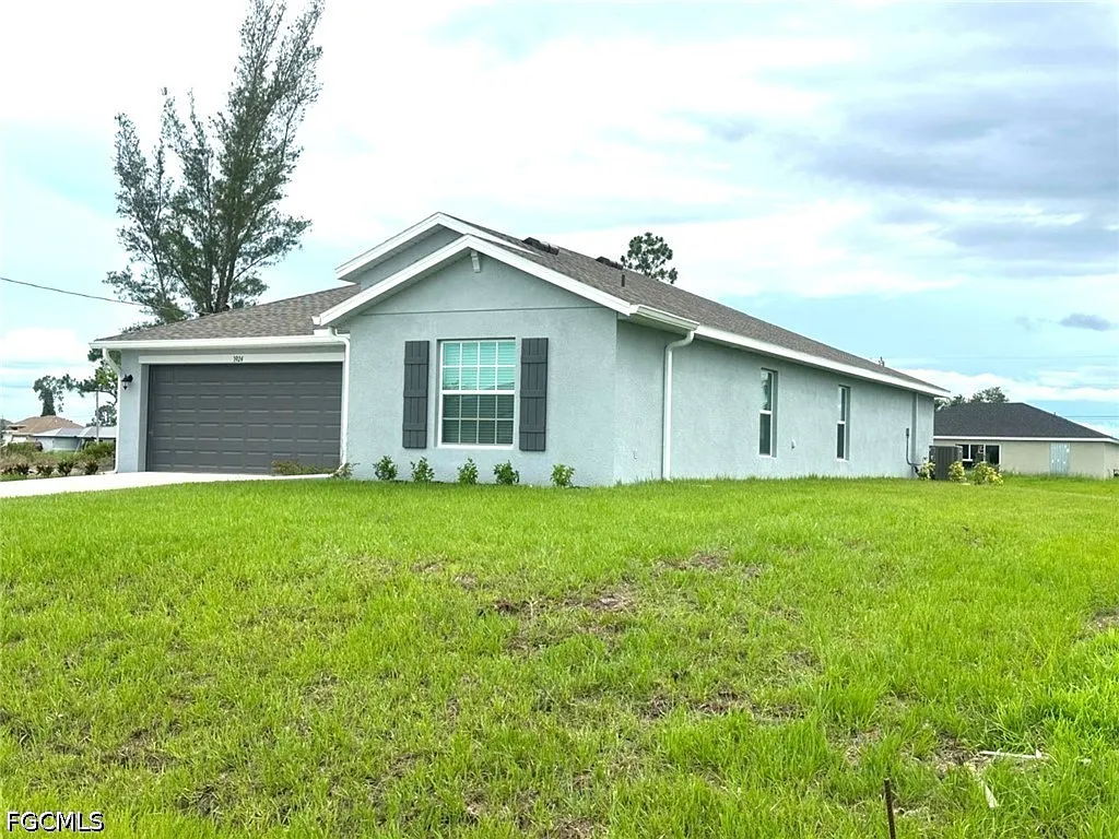 4 bed, 2.0 bath, 1941 sqft, $2,500 — Photo 2