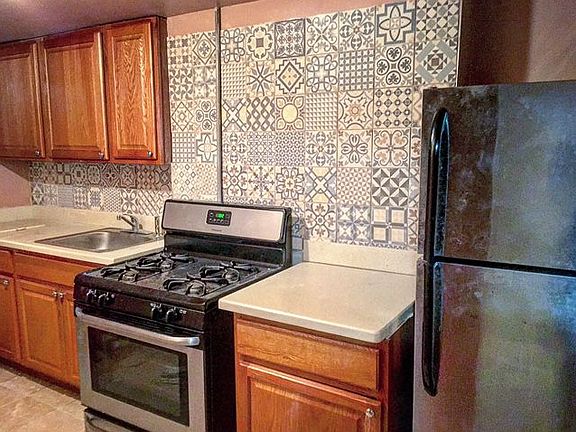 2nd image of 61A Somers St #2