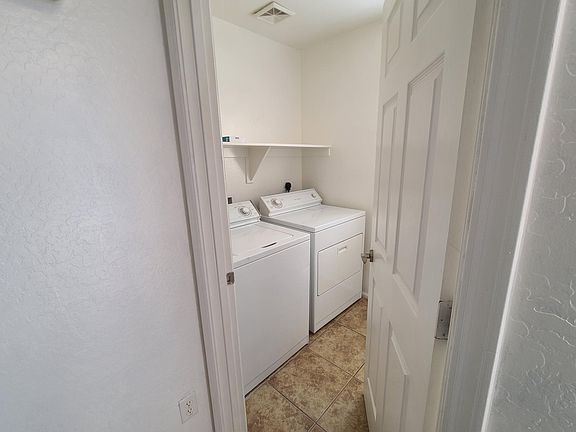 5th image of 639 E Jeanne Ln