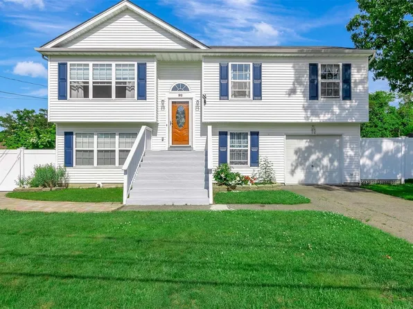 92 Ostend Circle, Shirley, NY 11967