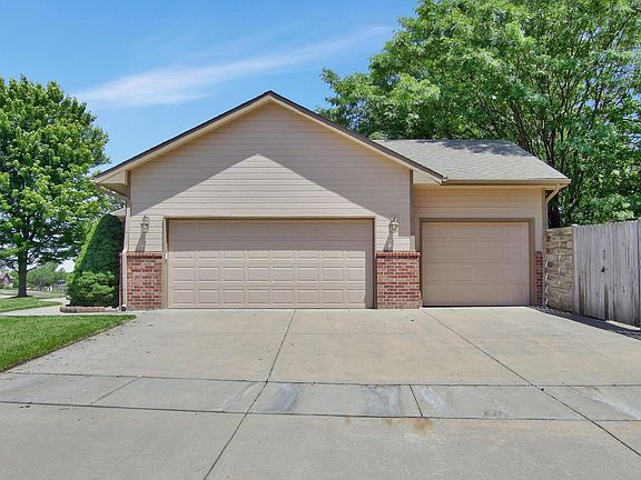 2nd image of 123 Primrose Ln