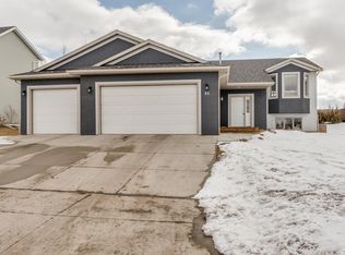 35 McGinnis Way, Bismarck, ND 58504