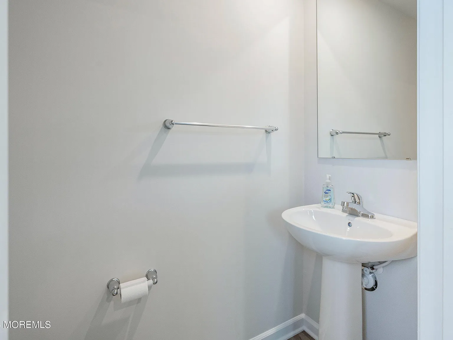 3 bed, 3.5 bath, 1558 sqft, $3,300 — Photo 3