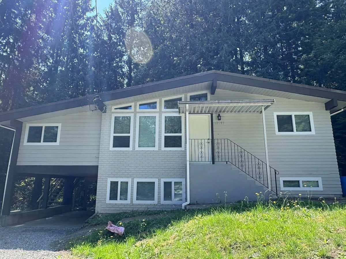5 bed, 2700 sqft, $4,000 — Photo 1