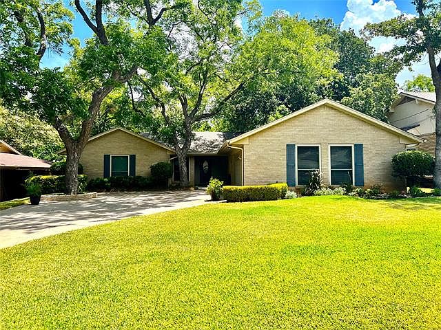 1st image of 2205 Shady Meadow Ct