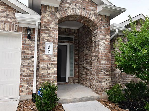 2nd image of 13641 Hidden Valley Dr