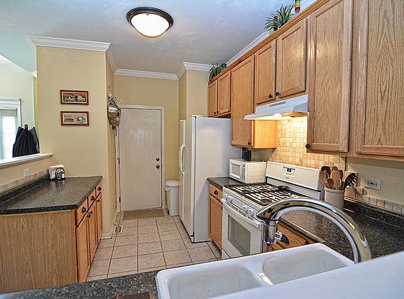 4th image of 277 Nicole Dr Unit D