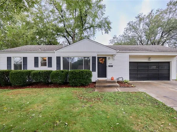 8824 Summit St, Kansas City, MO 64114