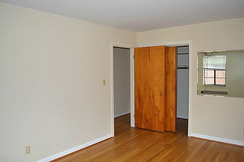 4th image of 6102 Campus Ln
