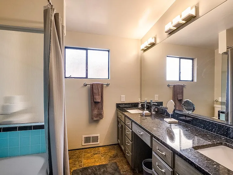 305 Aliso Dr SE — Photo 16