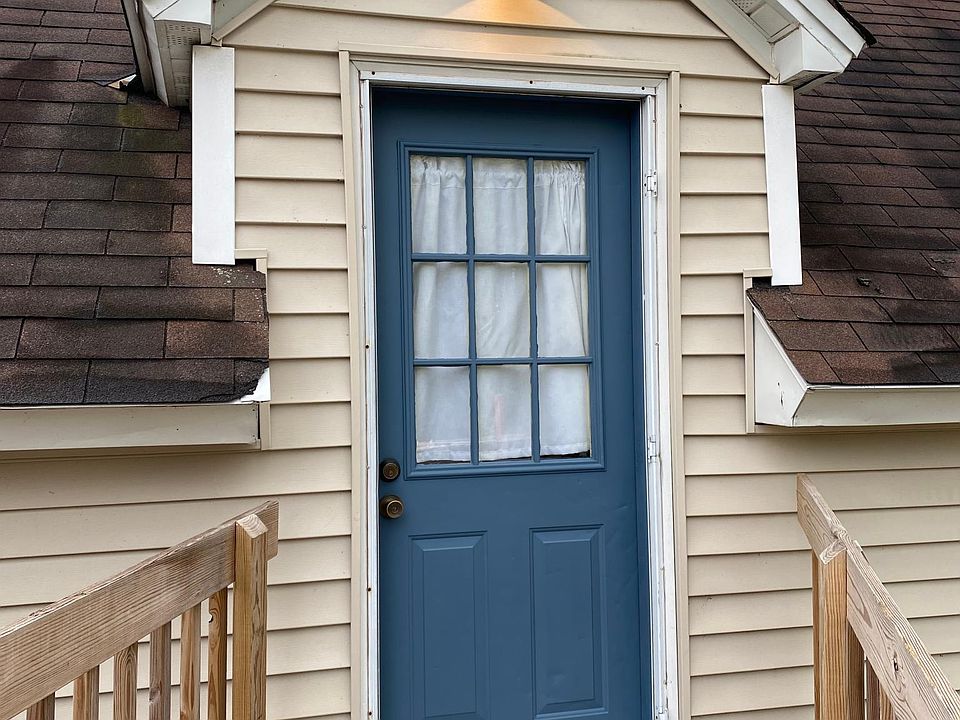 entry to upper unit