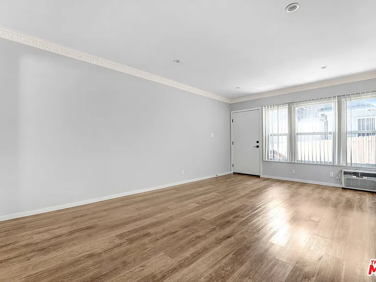 208 S Harvard Blvd #3 — Photo 5