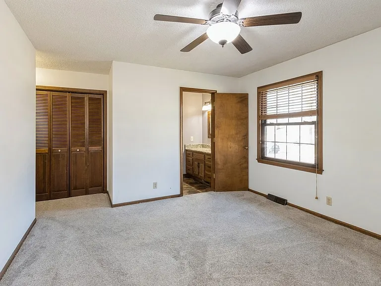 7405 W 74th St — Photo 20