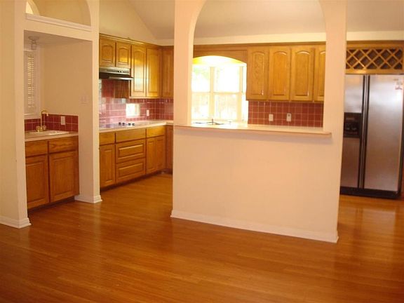 5th image of 112 Wildwood Dr