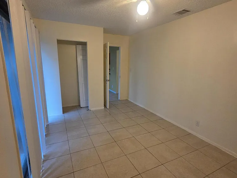 1917 SE Burgundy Ln — Photo 7