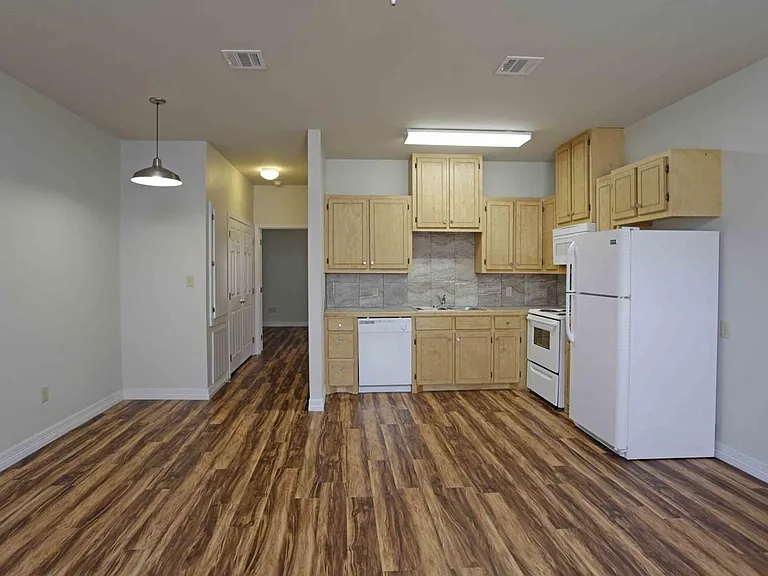 100 Fieldstone Ln — Photo 2