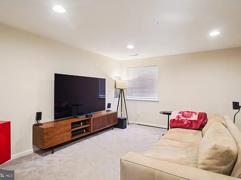 6947 Country Club Ter — Photo 36