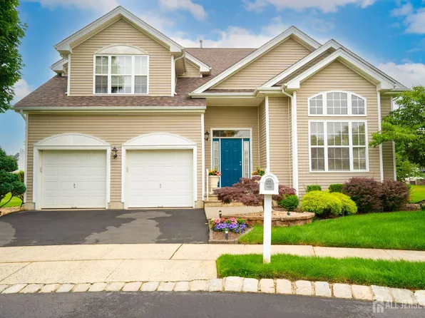 15 Merion Ct, Monroe Township, NJ 08831