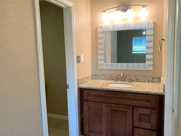 2123 Williamsburg Ct S — Photo 12