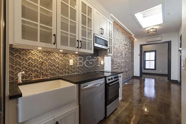 Rented by Brick&Mortar | media 33