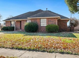 3334 W Tracy Ct, Springfield, MO 65807