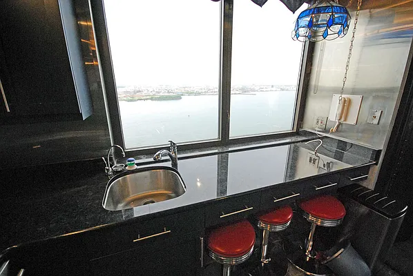 Rented by Yoram Adin, LREB | media 40