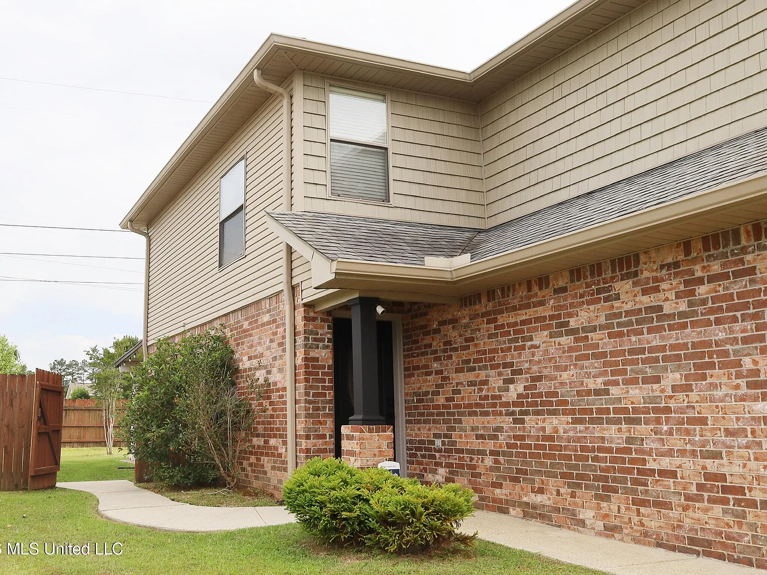 3 bed, 2.5 bath, 1535 sqft, $2,100 — Photo 3