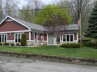 3854 Causeway Dr NE, Lowell, MI 49331