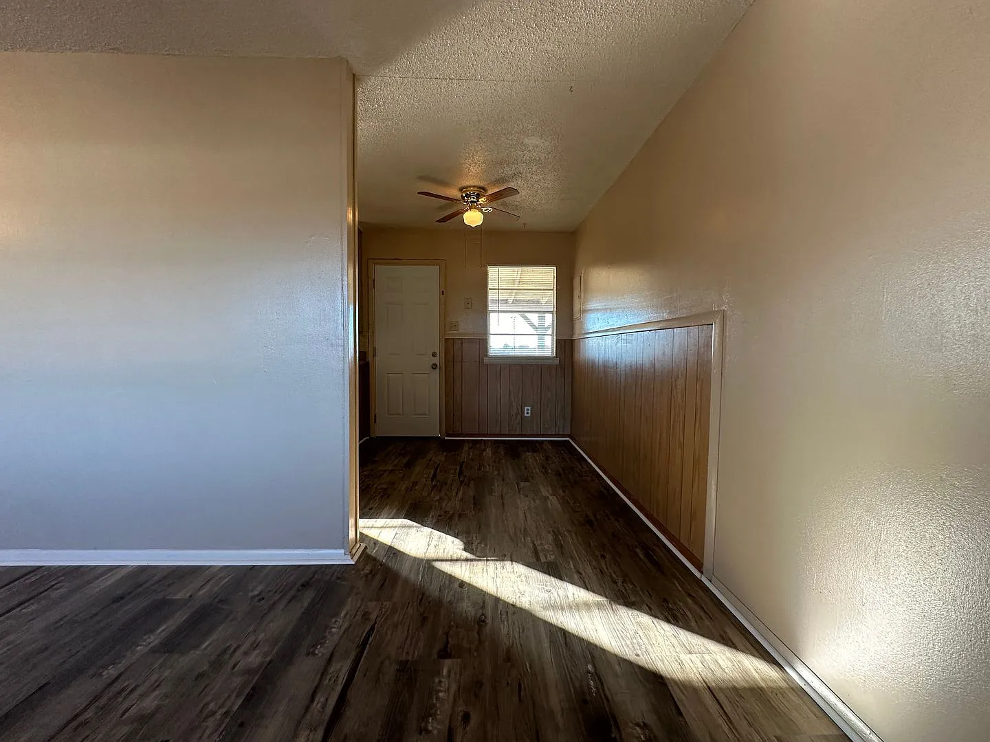 Charming 2 Bedroom, 1 Bathroom Duplex — Photo 4