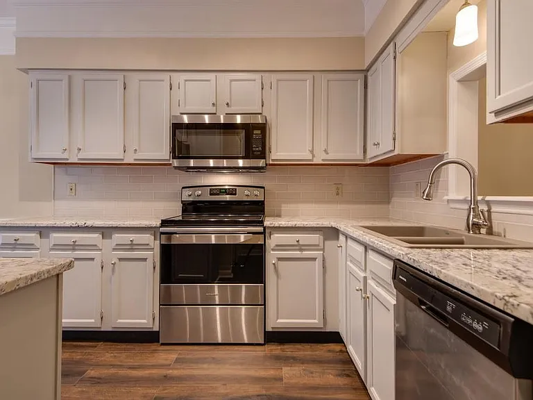 1215 Carriage Park Dr — Photo 6