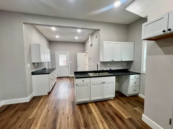 365 W Yerby St, Marshall, MO 65340