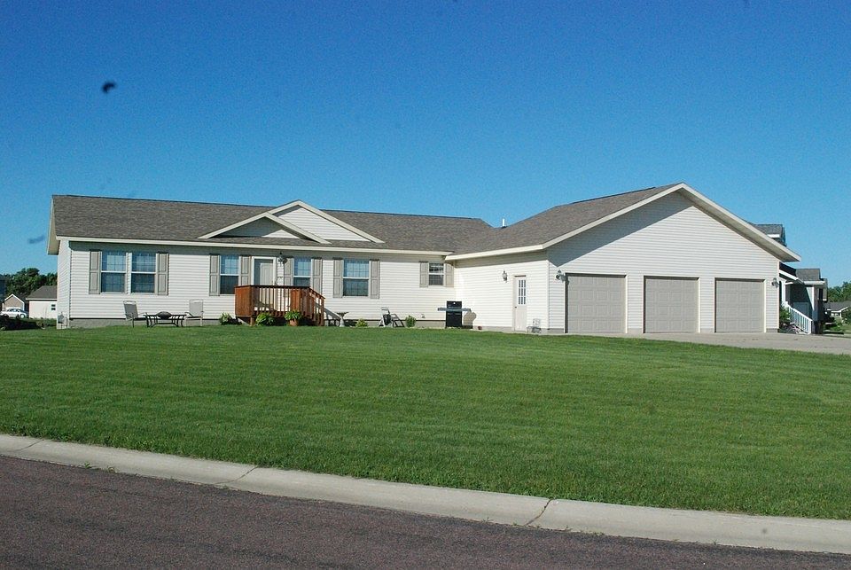Great 6 bedroom 3 bath home in great neighborhood