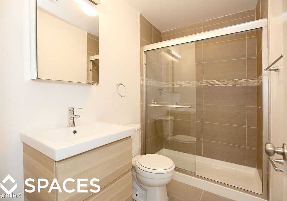1st image of 1029 W Wellington Ave #3
