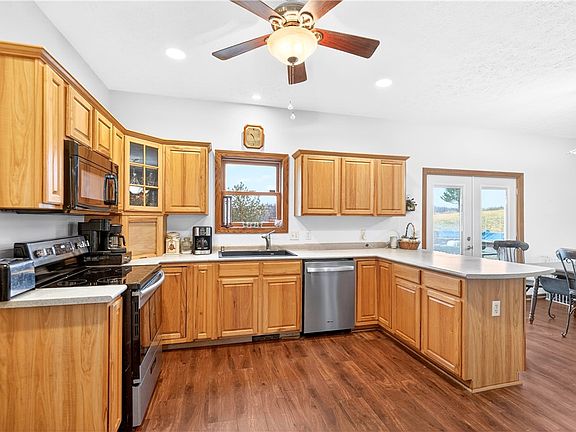 5th image of 220 Main Rd