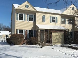 901 Perry Dr, Algonquin, IL